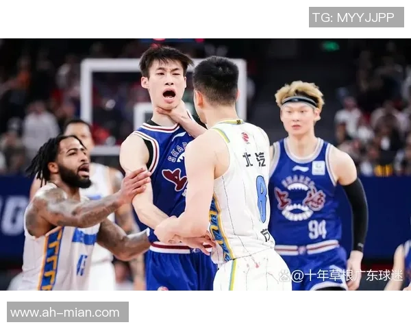 方硕的篮球之路：从青涩少年到职业赛场的奋斗历程与成长故事